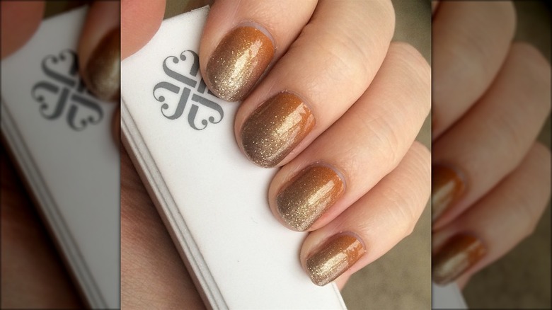 Sparkly pumpkin spice manicure