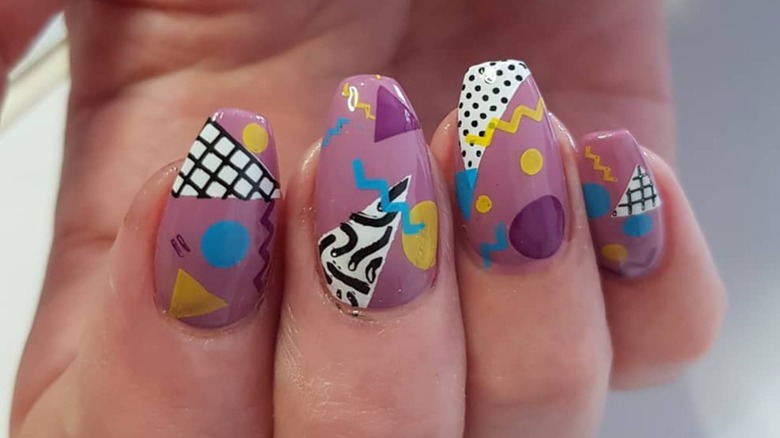 '90s print manicure