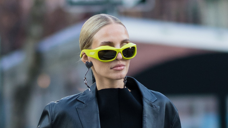 Woman in yellow sunglasses 