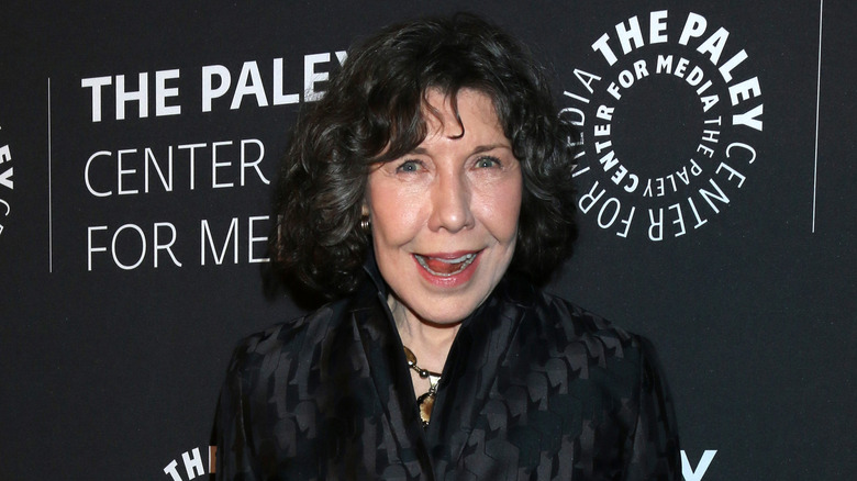 Lily Tomlin on the red carpet