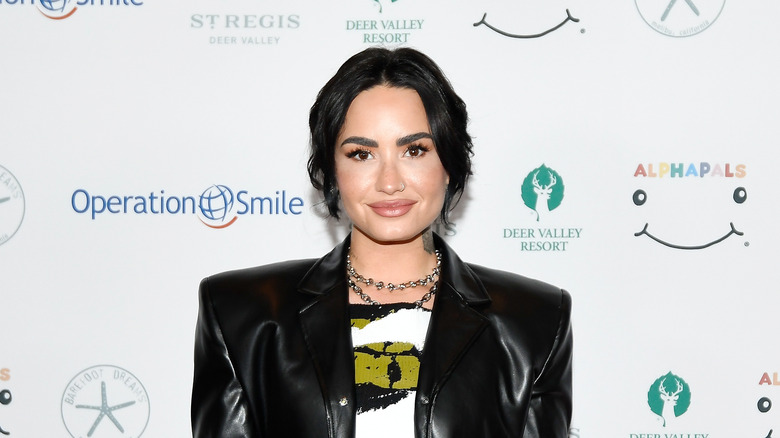 Demi Lovato poses at red carpet event