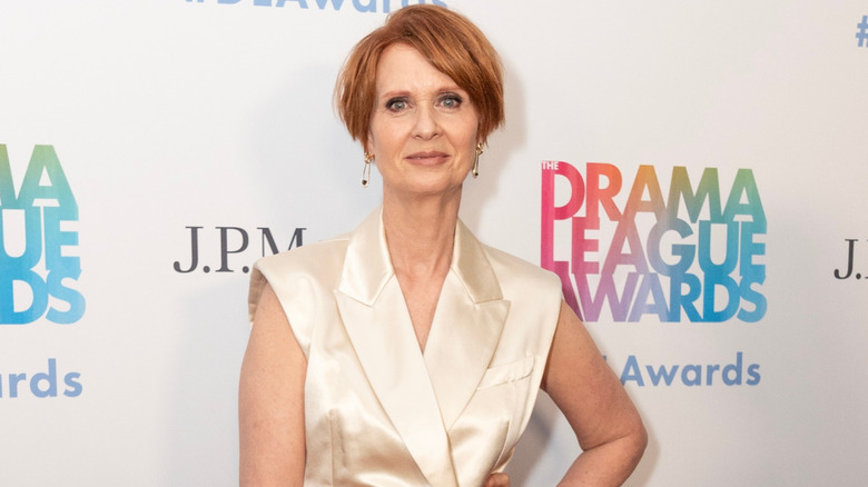 Cynthia Nixon posing at the drama league awards