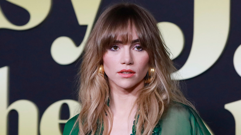 Suki Waterhouse with soft bangs on the red carpet