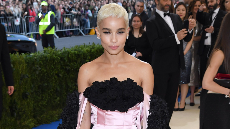 Zoe Kravitz blonde pixie