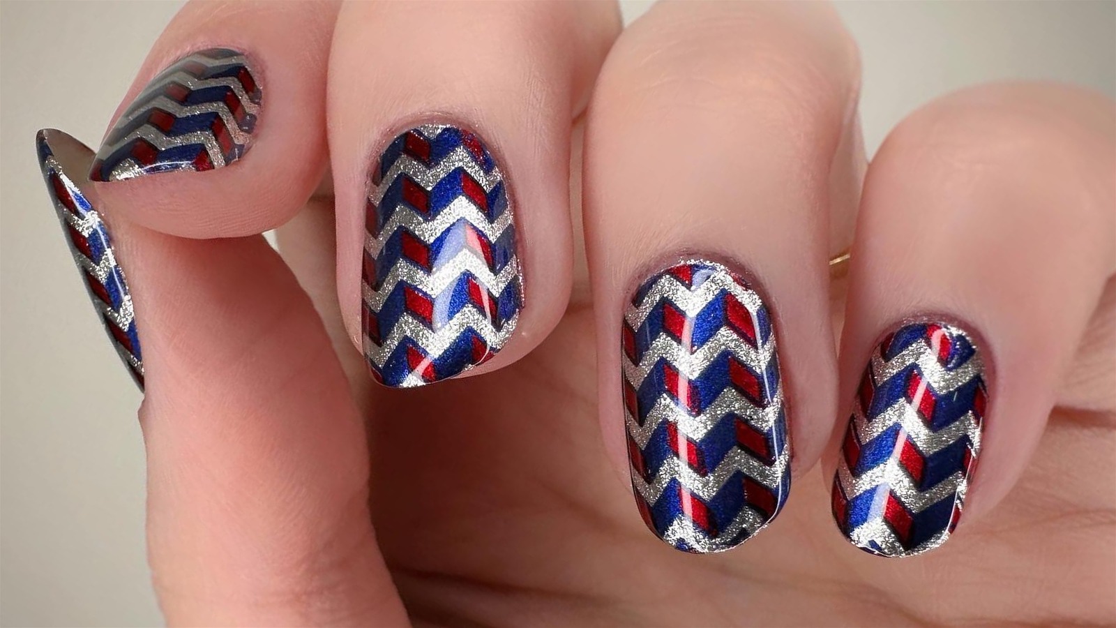 5 Fourth Of July Nail Designs That Bring The Sparkle