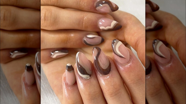 Chocolate swirl nails