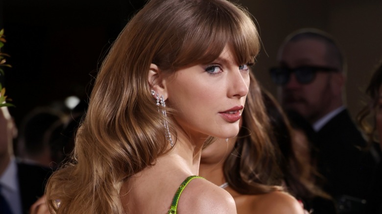 Taylor Swift looking over her shoulder