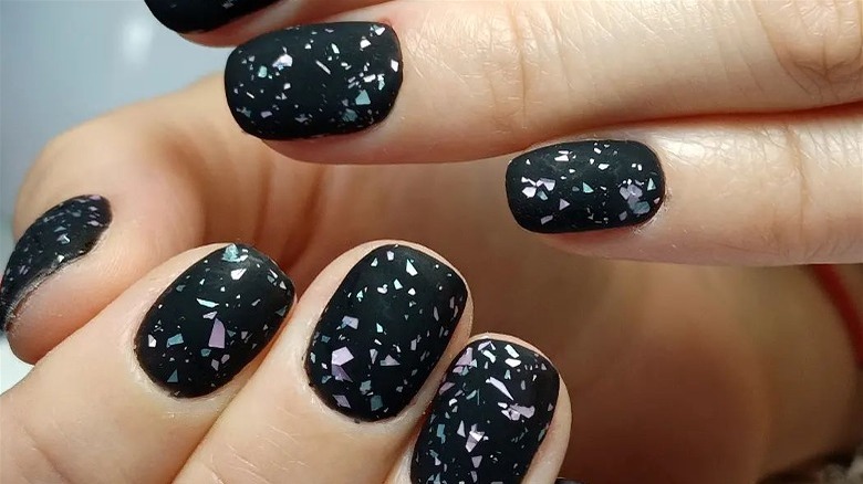 Black nails with sparkles