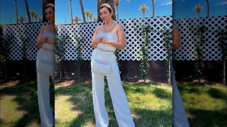 Woman wearing a white top and pants