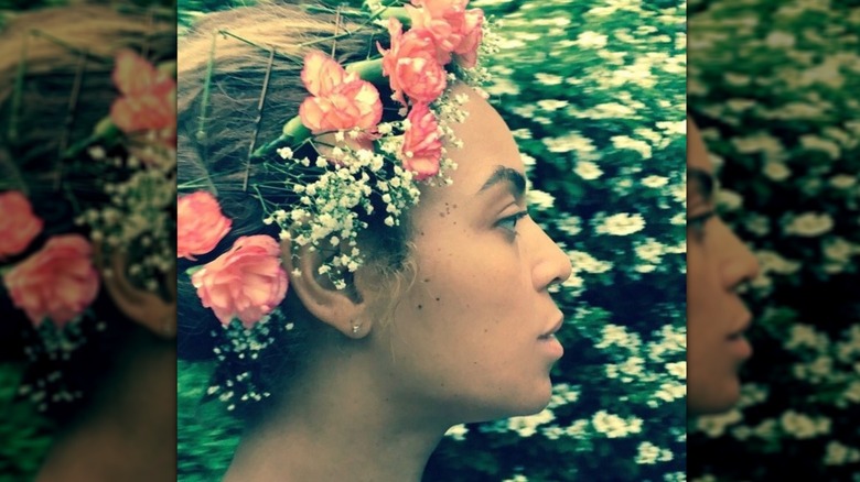 Beyoncé wearing a flower crown