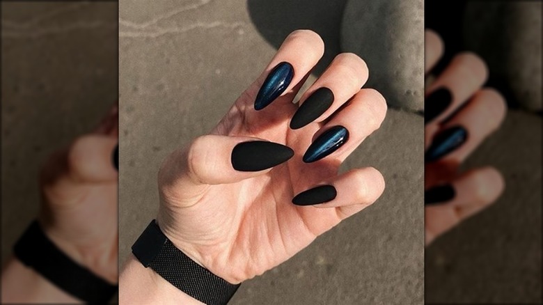 Black chrome and matte nails