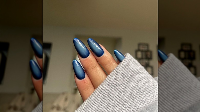 Blue aura nails