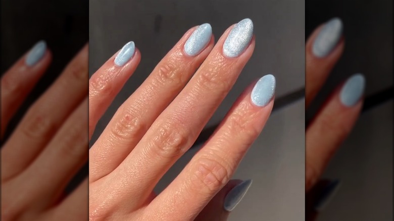 Light blue velvet nails