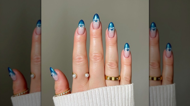 Blue bow nails
