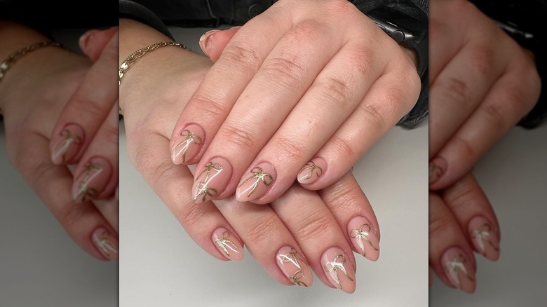 Glitter bow nails