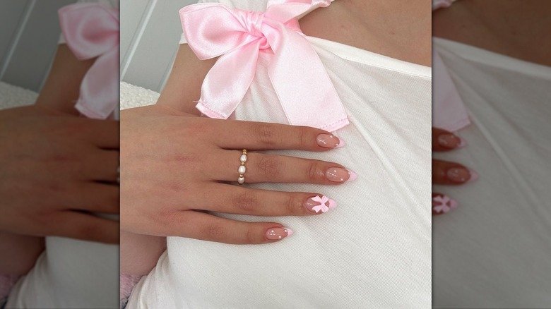 Pink bow nails