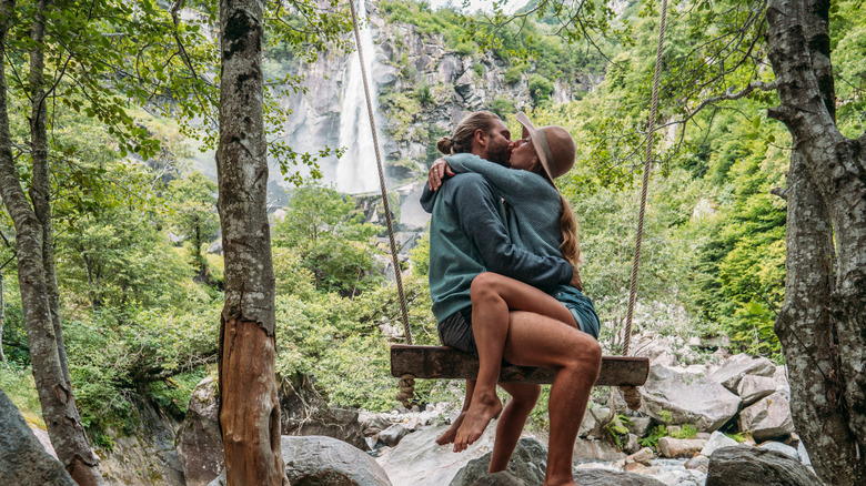 Kissing in nature