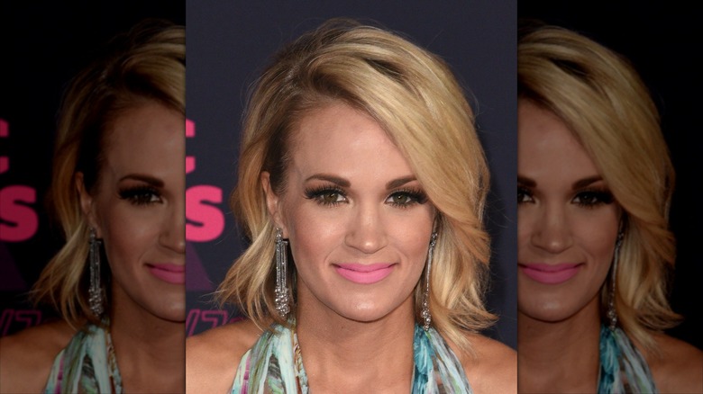 Carrie Underwood wearing pink lipstick