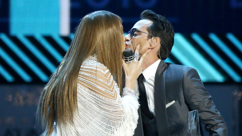 Jennifer Lopez kissing Marc Anthony