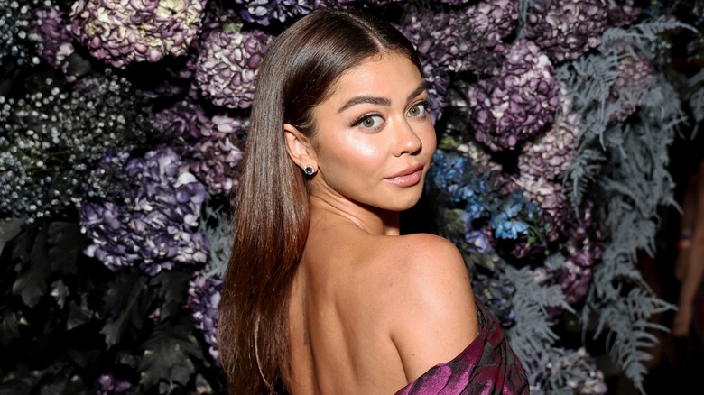 Sarah Hyland looking over her shoulder