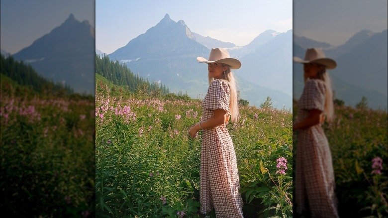 Woman wearing a cowboy hat 