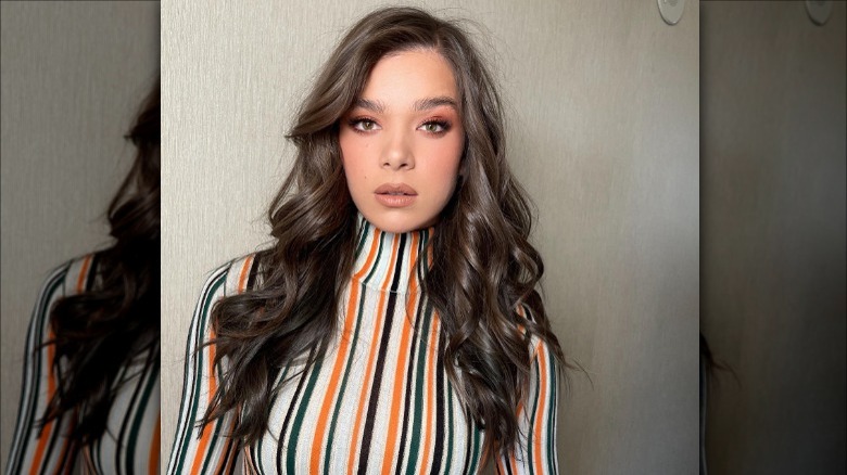 Hailee Steinfeld with curled long side bang