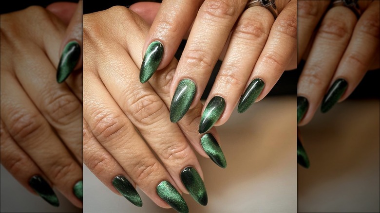 Magnet forest green nails