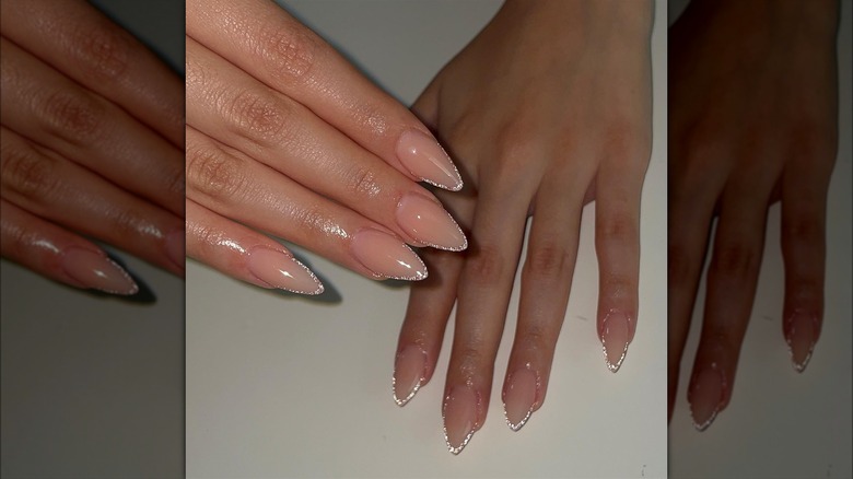 Glossy nude nails with glitter