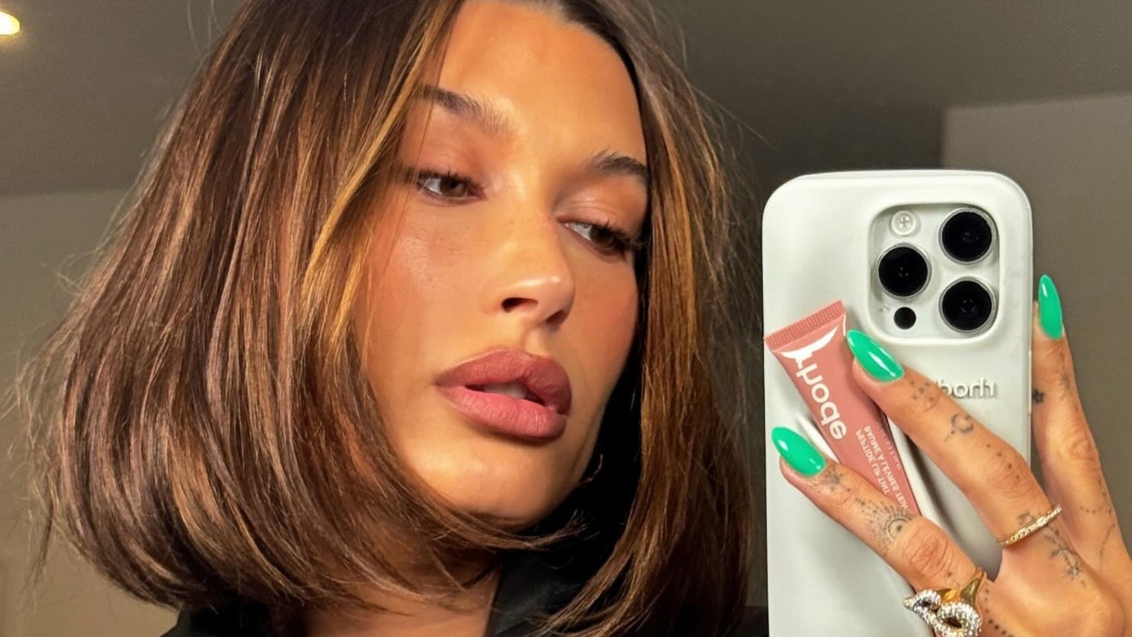 Hailey Bieber's Out-Of-This-World Neon Nails Are The Glow We're Chasing ...