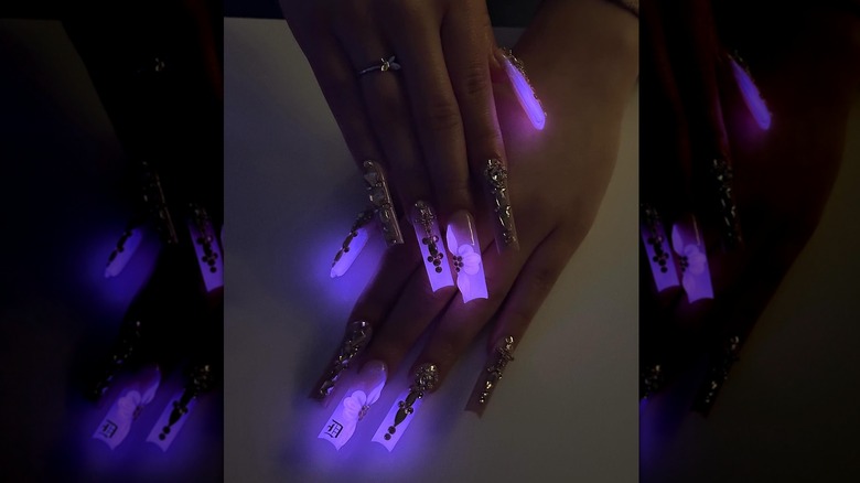 Glow in the dark nails