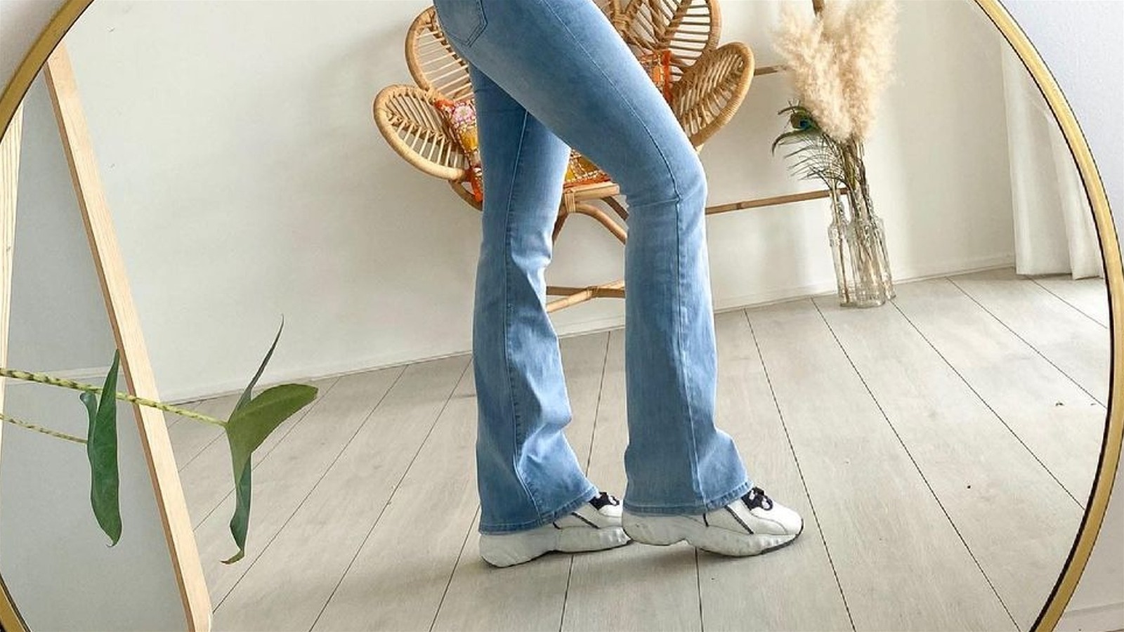 A Beginner's Guide to Styling Flare Jeans