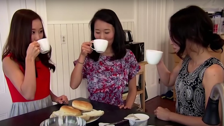 Kangs sisters having coffee 