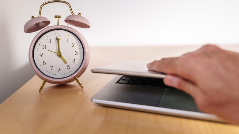 Manage time efficiently at work