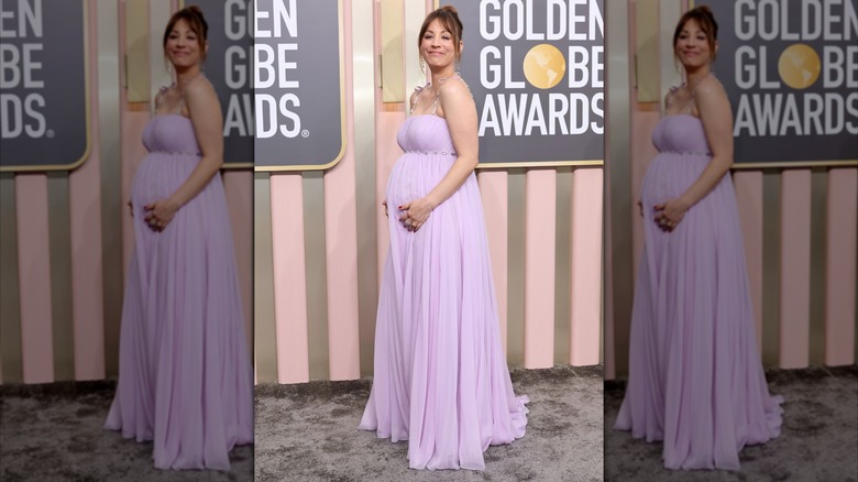 Pregnant Kaley Cuoco on the red carpet