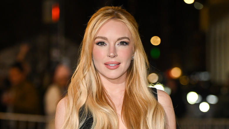 Headshot of Lindsay Lohan with blond hair