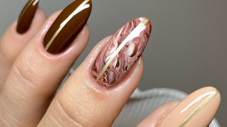 Brown marble nail