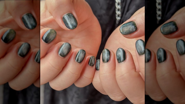 Dark nuance nails