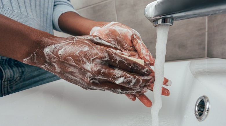 Person washing her hands