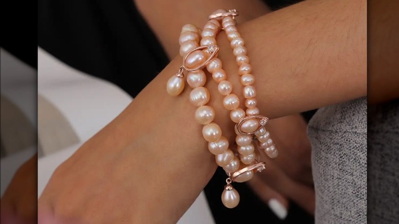 Woman wearing pink pearl bracelet