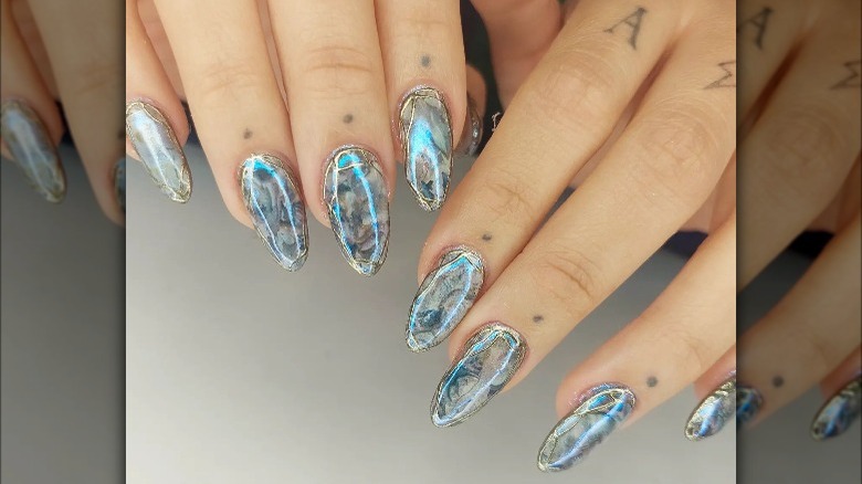 Abstractly painted oyster nails
