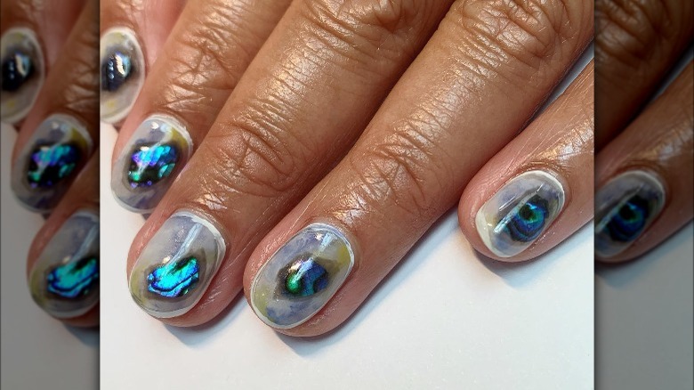 Abstract details on oyster manicure