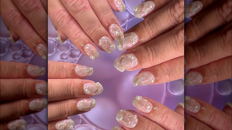 Minimalistic clear oyster manicure