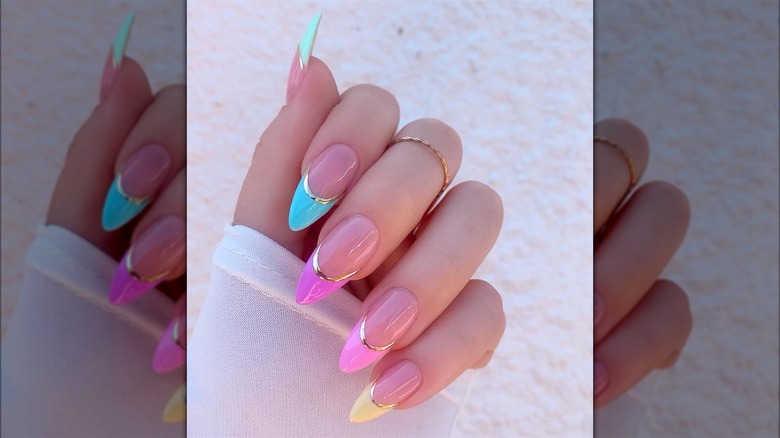 Pastel nails with golg