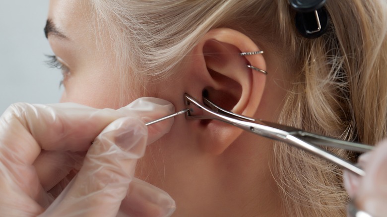 Piercing ear with single needle