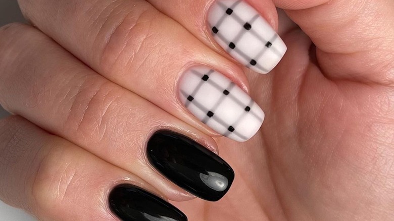 black and white plaid nails