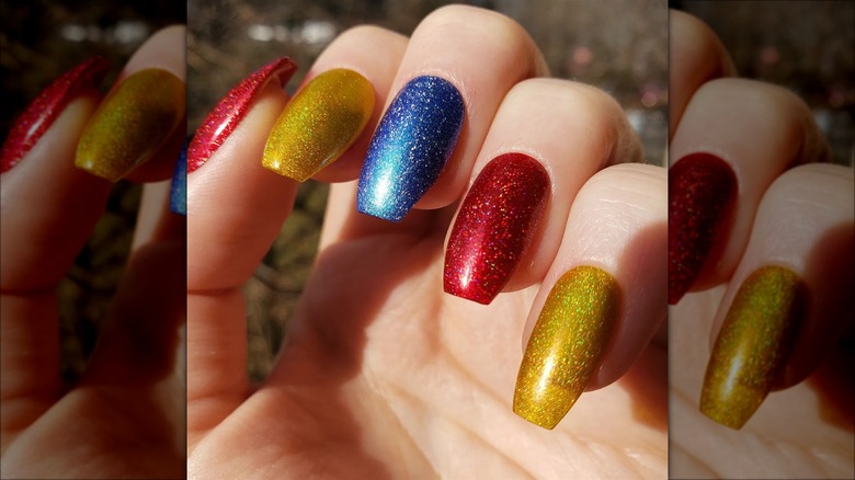 Primary color glitter manicure