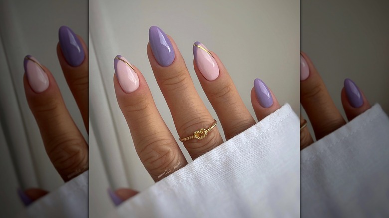 Lilac and gold nails
