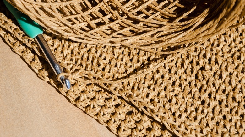 Raffia knit