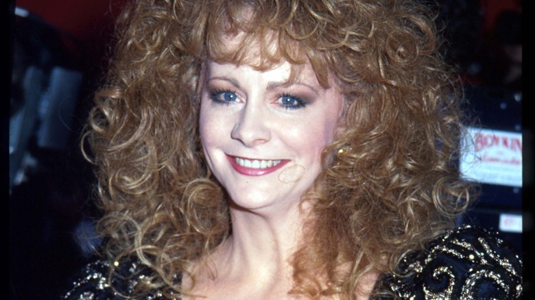 Reba McEntire on the red carpet at the 1991 Oscars