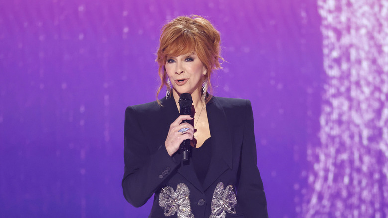 Reba McEntire performs to audience